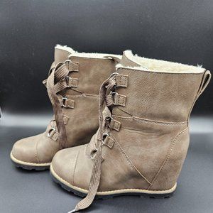 UNIVERSAL THREAD BOOTS BOOTS SIZE 6.5 EXCELLENT CONDITION